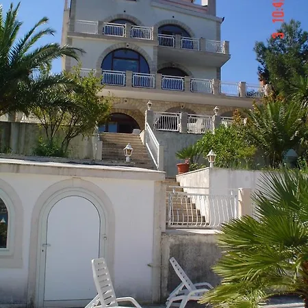 Villa Corona 3*