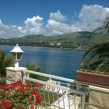 Villa Corona 3*