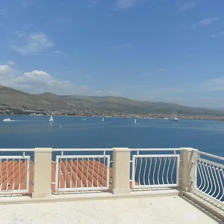 Villa Corona 3*